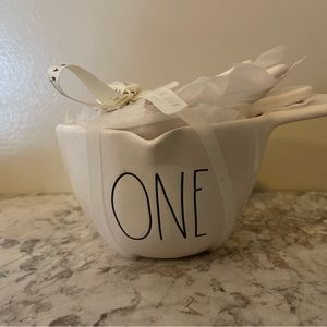 Rae dunn measuring cups